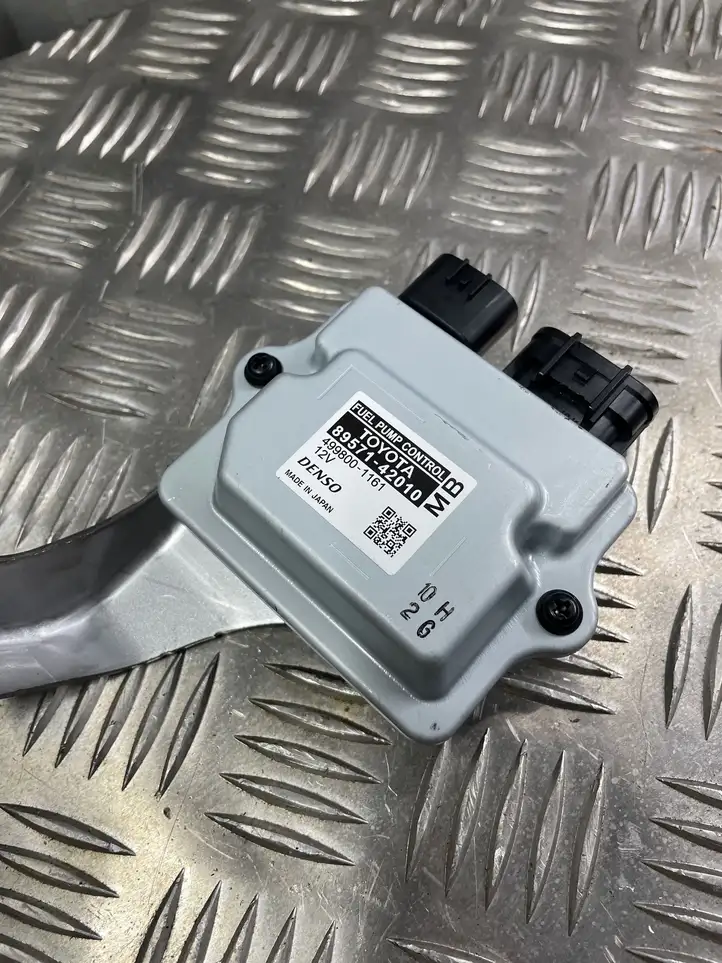Lexus NX (2021 - ) 89571-42010 Реле измерителя уровня горючего — фото 2