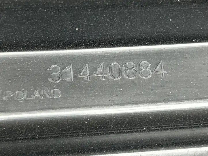Volvo XC40 (2017 - ) 31440884 Отделка порога багажника — фото 2