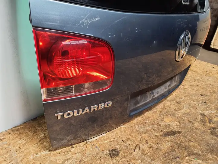 Volkswagen Touareg I (2002 - 2010) Крышка багажника — фото 5