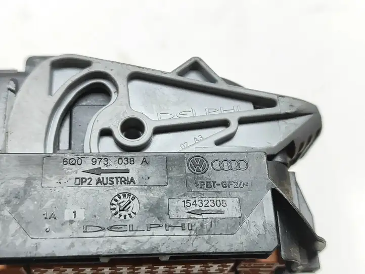 Audi S1 (2014 - 2019) 6Q0973038A Разъем модуля ABS — фото 3