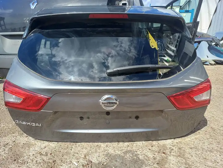 Nissan Qashqai (2013 - 2017) Крышка багажника — фото 6