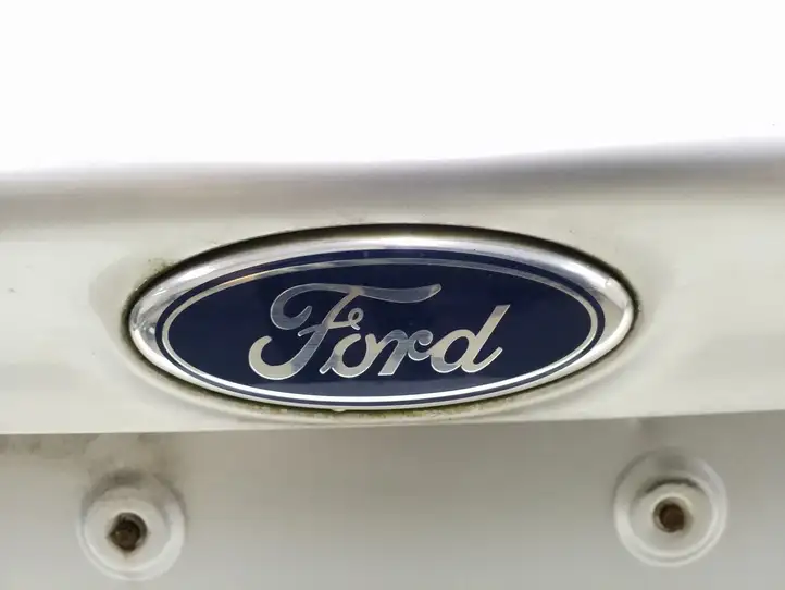 Ford Kuga I (2008 - 2012) Крышка багажника — фото 7