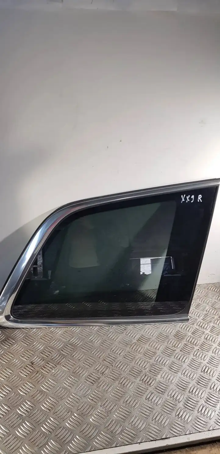 Volvo XC90 (2014 - 2019) 31371450 Заднее боковое стекло — фото 1