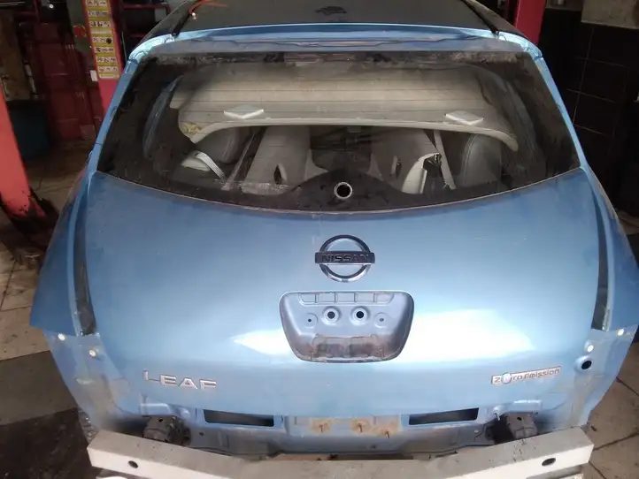 Nissan Leaf I (ZE0) (2010 - 2017) Крышка багажника — фото 1