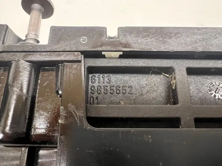 BMW 7 G11 G12 (2015 - 2022)  8795720 Другая деталь отсека двигателя