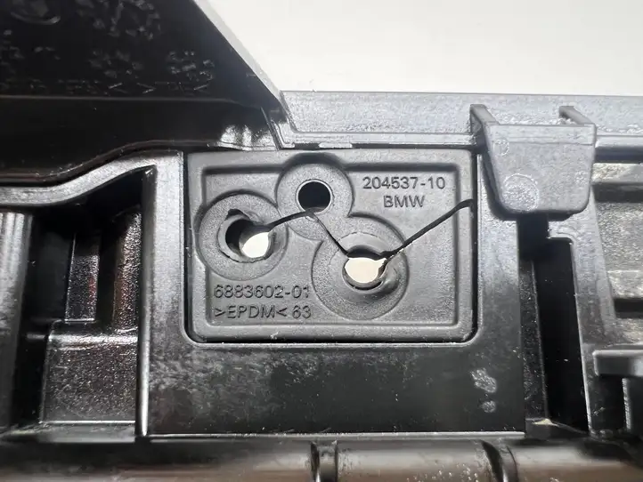 BMW 7 G11 G12 (2015 - 2022)  8795720 Другая деталь отсека двигателя