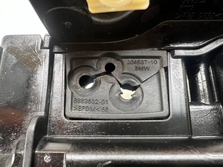 BMW 7 G11 G12 (2015 - 2022)  8795720 Другая деталь отсека двигателя