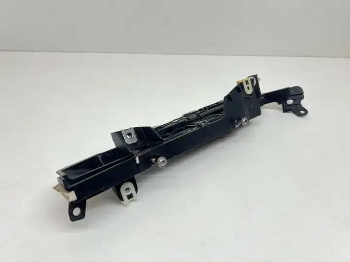 BMW 7 G11 G12 (2015 - 2022)  8795720 Другая деталь отсека двигателя