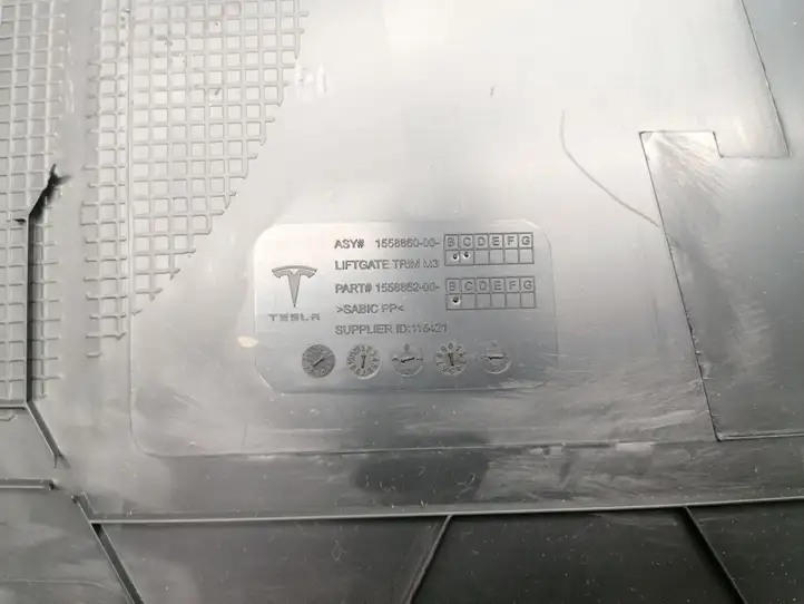 Tesla Model 3 (2017 - 2023) 1558860-00-B Обшивка багажника — фото 3