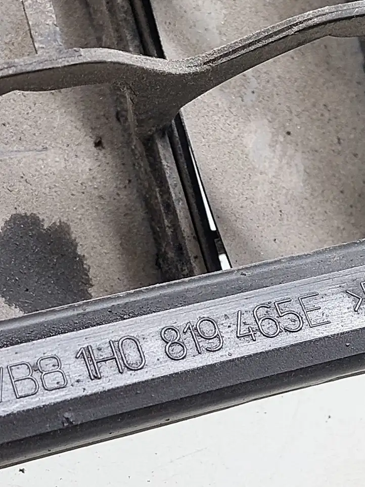 Audi A3/S3 8L (2000 - 2003) 1H0819465E Вентиляционная решетка кузова — фото 3