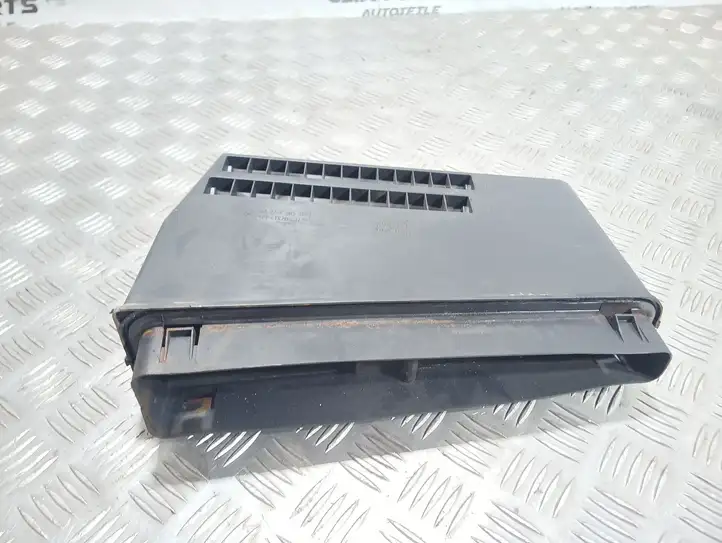 Land Rover Range Rover L322 (2005 - 2009) 8385388 Вентиляционная решетка кузова — фото 2