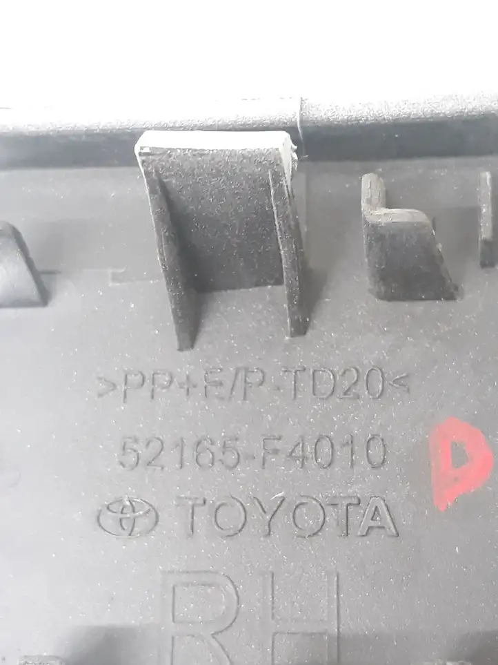 Toyota C-HR I (2016 - 2022) 52165F4010 Заглушка буксировочной петли бампера — фото 3