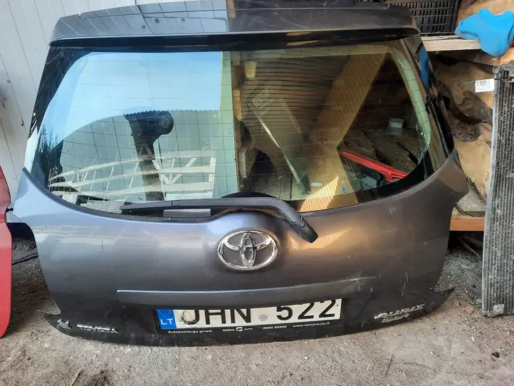 Toyota Auris 150 (2006 - 2012) Крышка багажника — фото 1