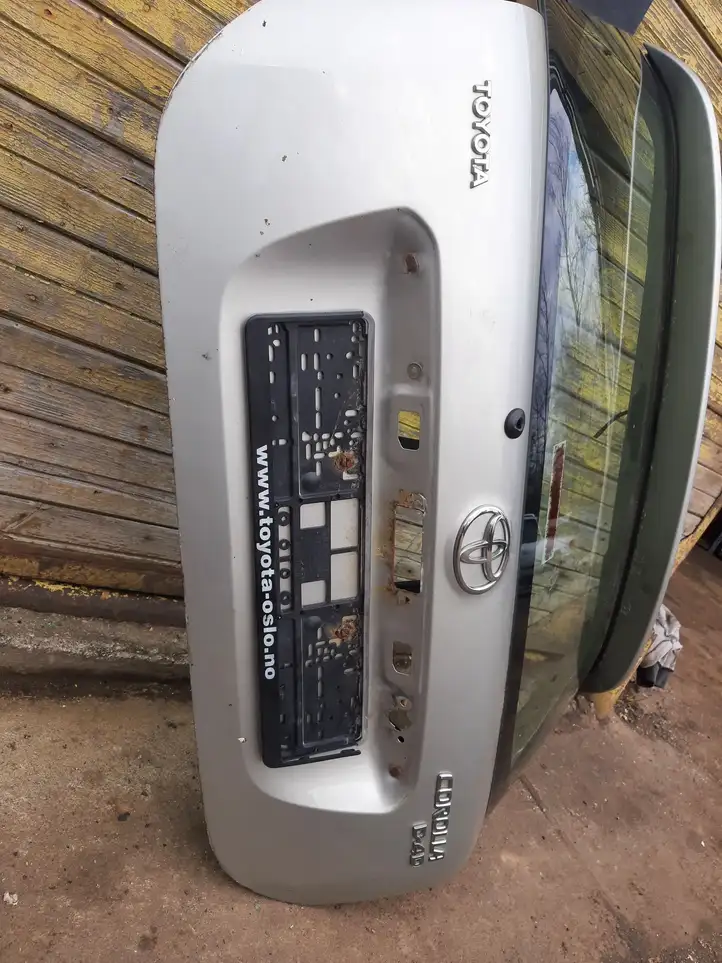 Toyota Corolla E120 E130 (2004 - 2007) Крышка багажника — фото 3