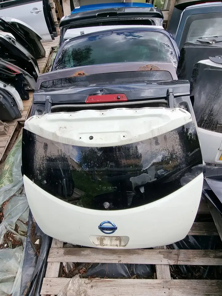 Nissan Leaf I (ZE0) (2010 - 2017) Крышка багажника — фото 3