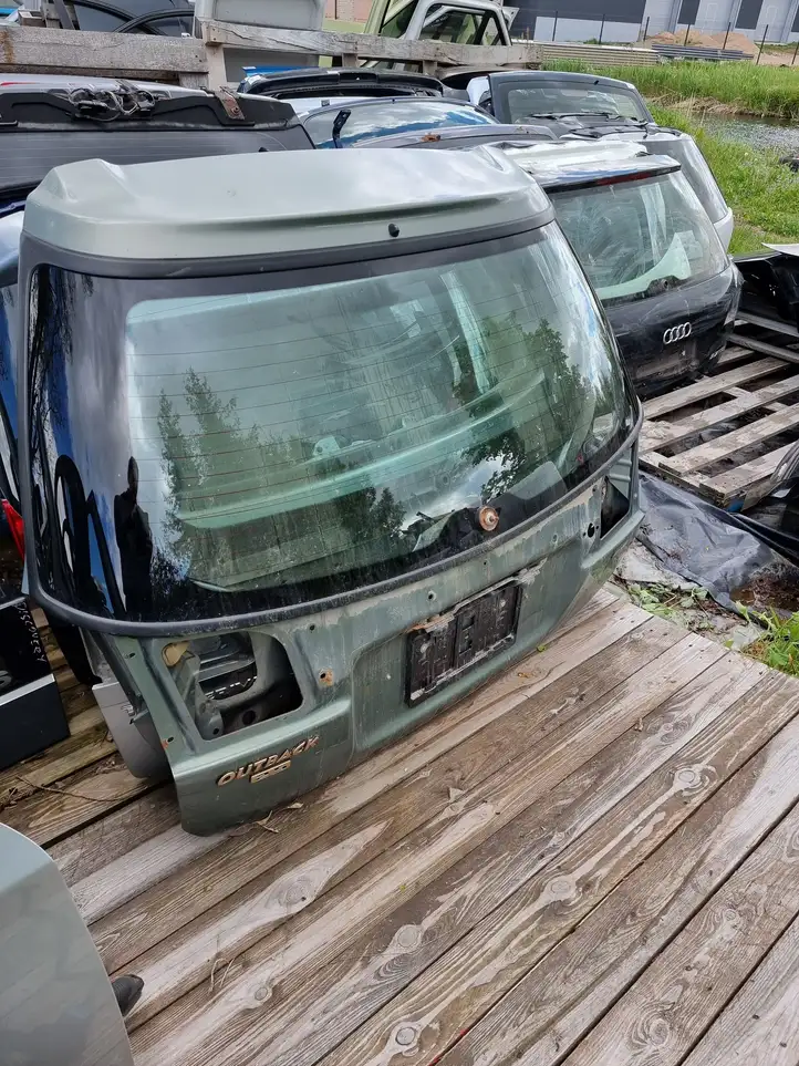 Subaru Outback (1998 - 2003) Крышка багажника — фото 3