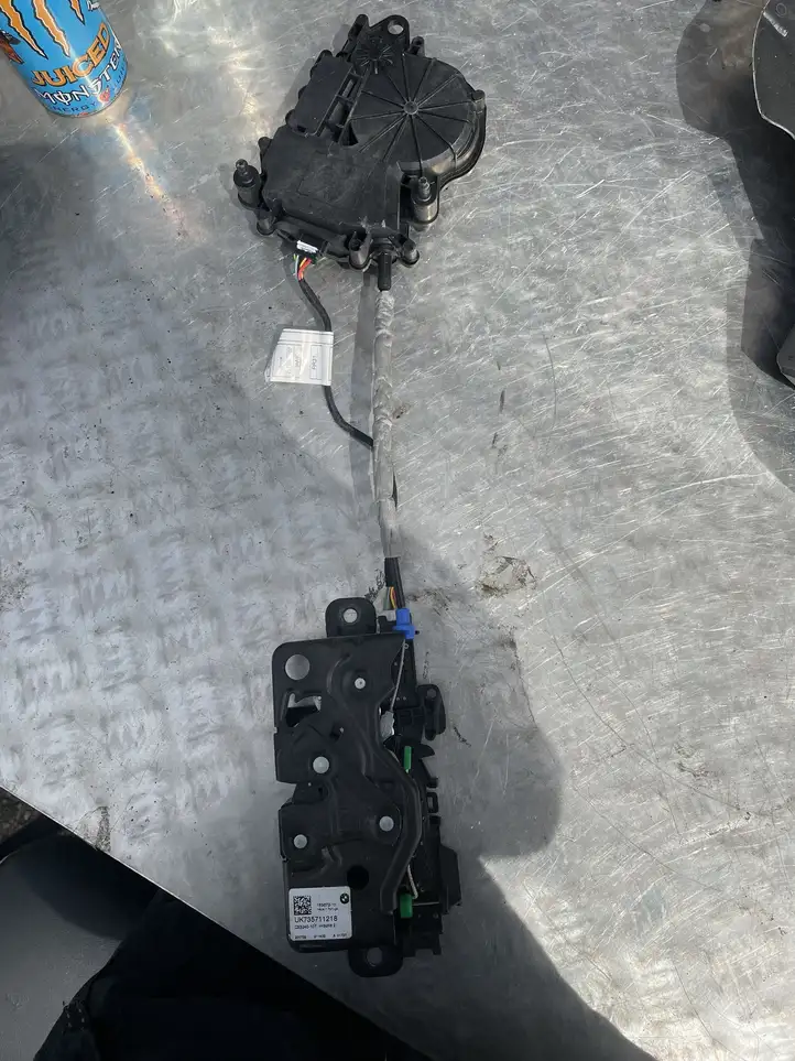 BMW X5 G05 (2018 - ) 744163007 Замок крышки багажника — фото 3