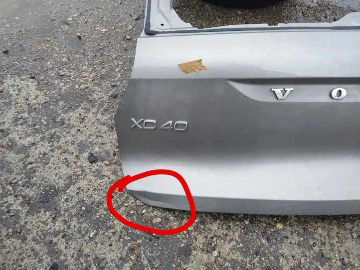 Volvo XC40 (2017 - ) Крышка багажника — фото 5