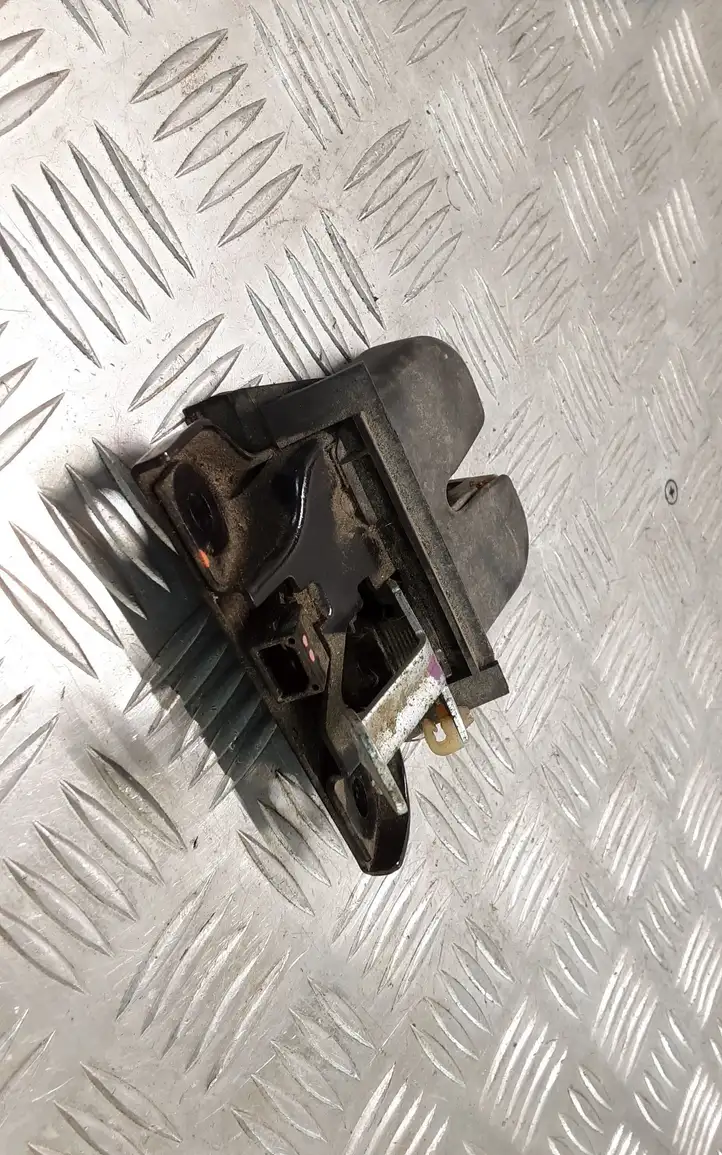 Audi A3/S3 8L (2000 - 2003) 8L0827505E Замок крышки багажника — фото 2