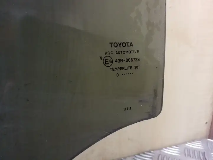 Toyota Avensis T270 (2009 - 2012) Стекло задней двери — фото 2