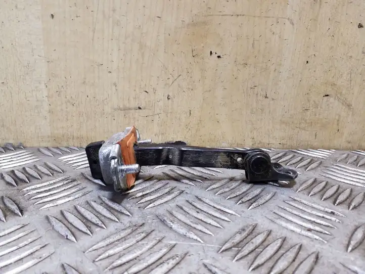 (2011 - 2016) Ограничитель задней двери — фото 3