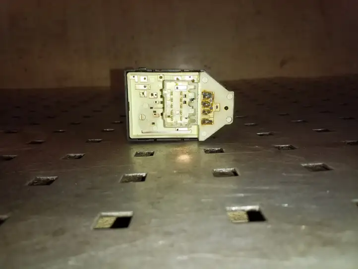 4914801110 Включатель зеркал — фото 2
