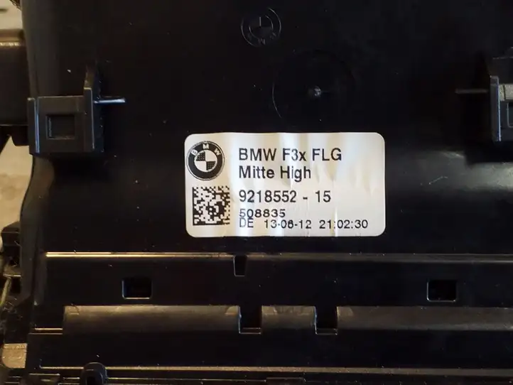 BMW 3 F30 F35 F31 (2012 - 2018) 9218552 Центральный воздушный дефлектор — фото 2