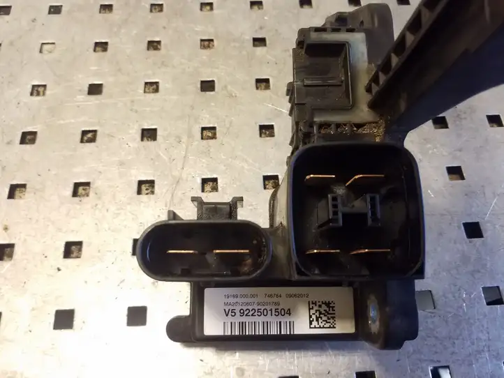 BMW 3 F30 F35 F31 (2012 - 2018) 8616811 Реле выравнивания напряжения — фото 3