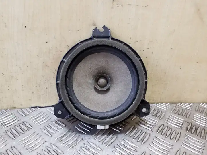 Toyota Yaris (2005 - 2009) 861600D190 Динамики задних дверей — фото 1