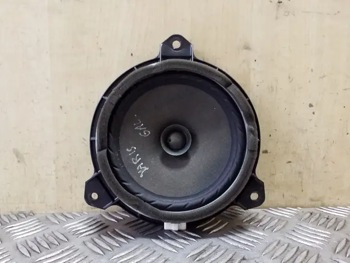 Toyota Yaris (2005 - 2009) 861600D190 Динамики задних дверей — фото 1