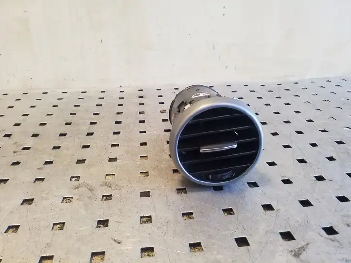 Seat Altea XL (2004 - 2015) 1P0819203 Боковой воздушный дефлектор — фото 1