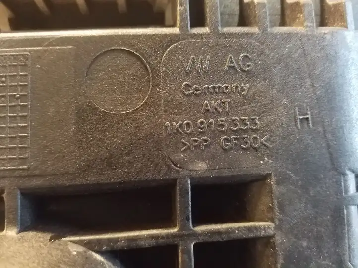 Seat Altea XL (2004 - 2015) 1K0915333 Площадка аккумулятора — фото 5
