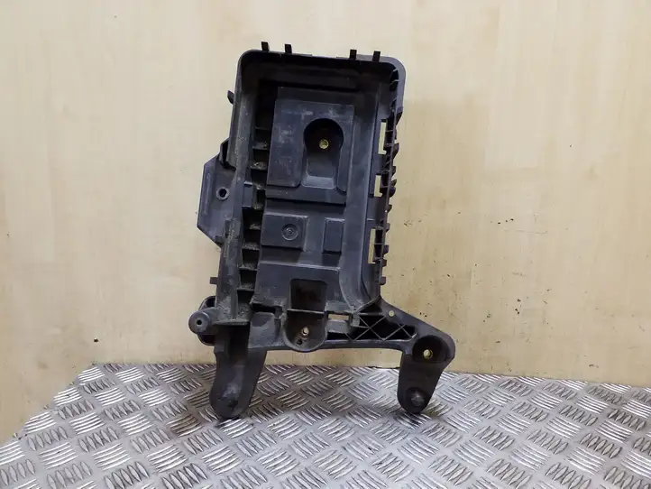 Volkswagen Sharan (2010 - 2015) 1K0915333H Площадка аккумулятора — фото 1