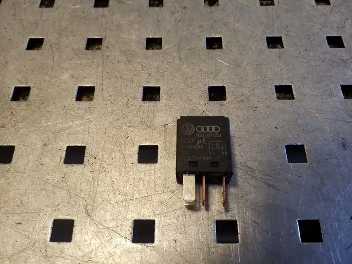 Volkswagen PASSAT B7 (2011 - 2014) 6Q0951253 Другое реле — фото 1