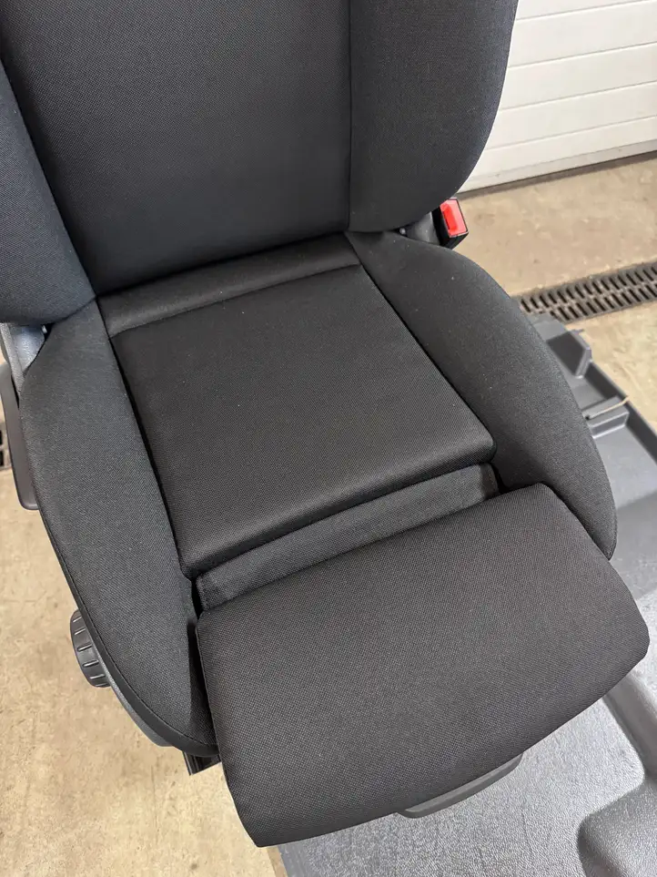 Mercedes-Benz Sprinter W907 W910 (2018 - ) Переднее сиденье пассажира — фото 4