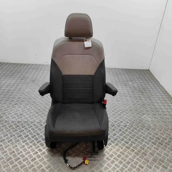Volkswagen (2015 - ) 7T0881106A Переднее сиденье пассажира — фото 1