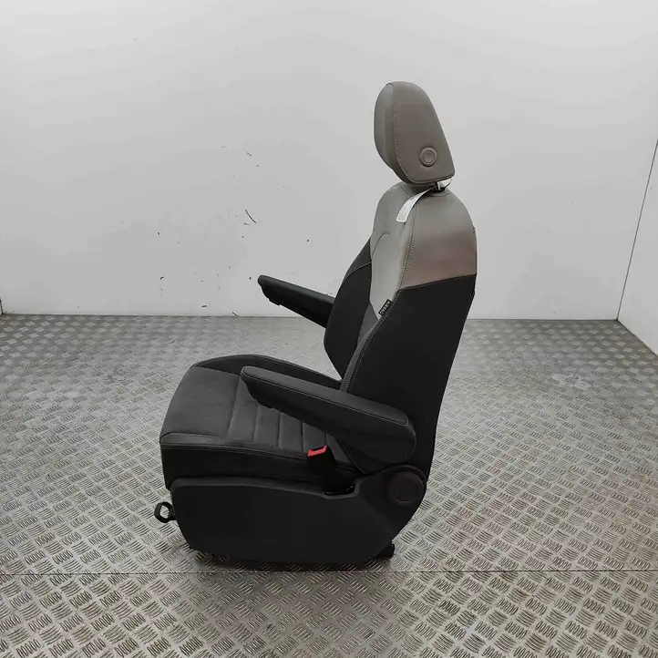 Volkswagen (2015 - ) 7T0881106A Переднее сиденье пассажира — фото 2