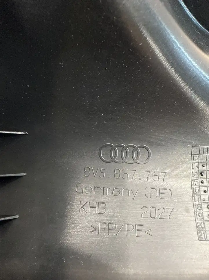 Audi A3/S3 8V (2016 - 2020) 8V5867767 Обшивка стойки D нижняя — фото 6
