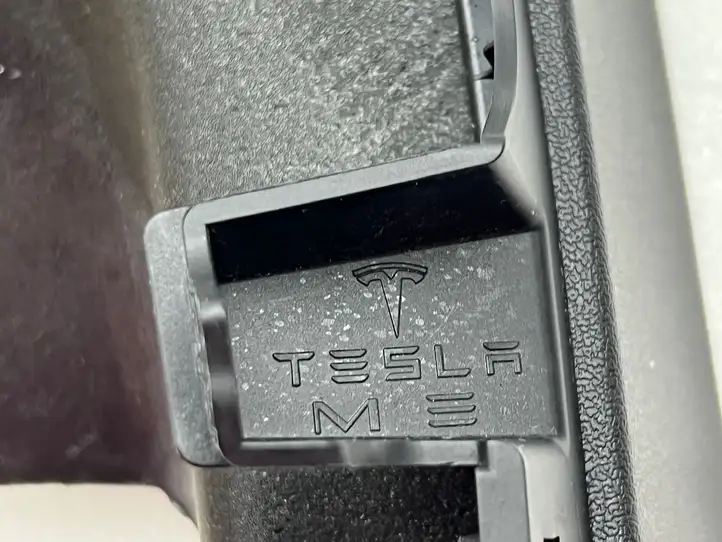 Tesla Model 3 (2017 - 2023) 164344300C Обшивка стойки D нижняя — фото 10