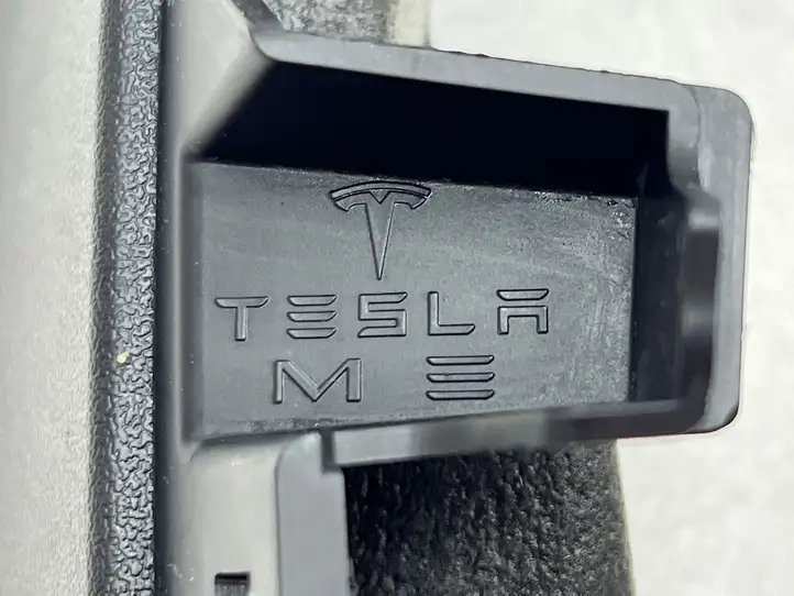 Tesla Model 3 (2017 - 2023) 164344500C Обшивка стойки D нижняя — фото 4