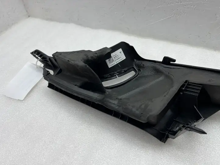 Tesla Model 3 (2017 - 2023) 164344500C Обшивка стойки D нижняя — фото 13