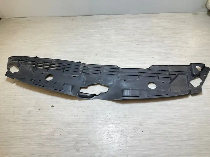 Toyota Corolla Verso AR10 (2004 - 2009) 532890F010 Облицовка радиатора — фото 1