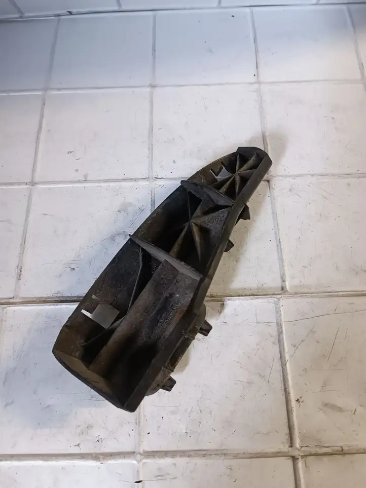 Toyota Corolla Verso AR10 (2004 - 2009) 52562 Кронштейн заднего бампера — фото 3