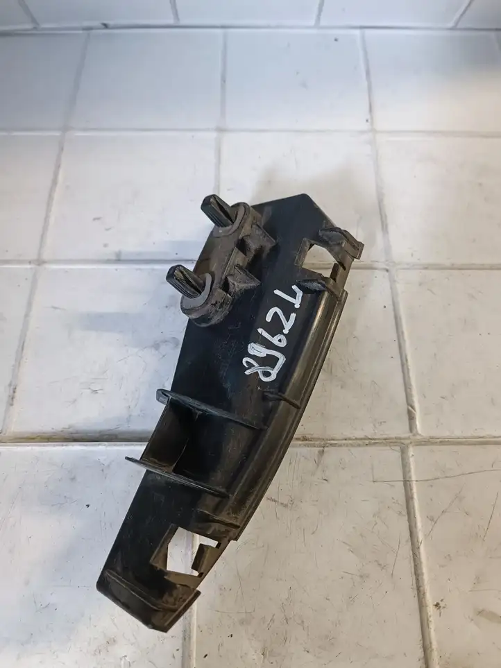 Toyota Corolla Verso AR10 (2004 - 2009) 52563 Кронштейн заднего бампера — фото 1