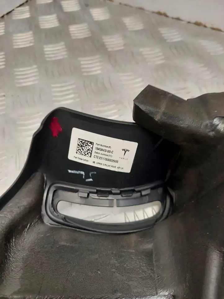 Tesla Model 3 (2017 - 2023) 164344300C Обшивка стойки D нижняя — фото 5