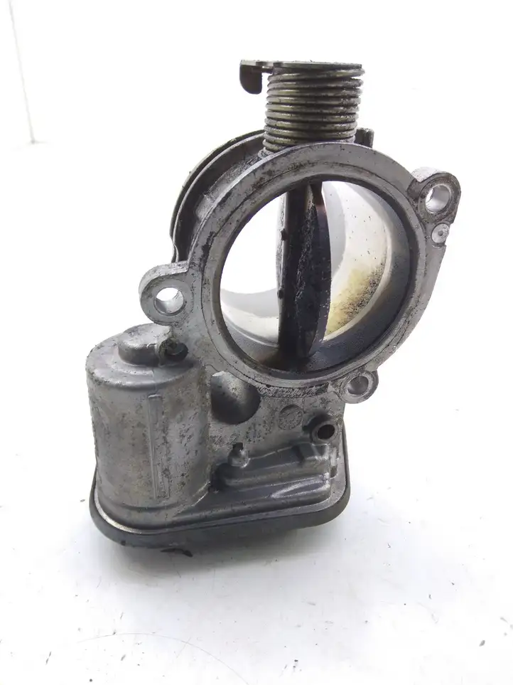 BMW 1 E82 E88 (2007 - 2014) 780437302 Дроссельная заслонка — фото 1