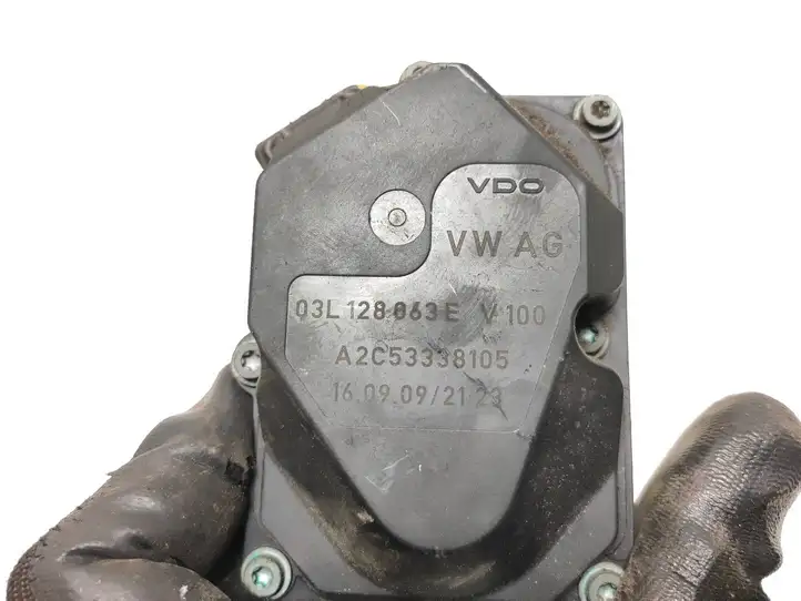 Audi Q5 SQ5 (2008 - 2012) 03L128063E Дроссельная заслонка — фото 2