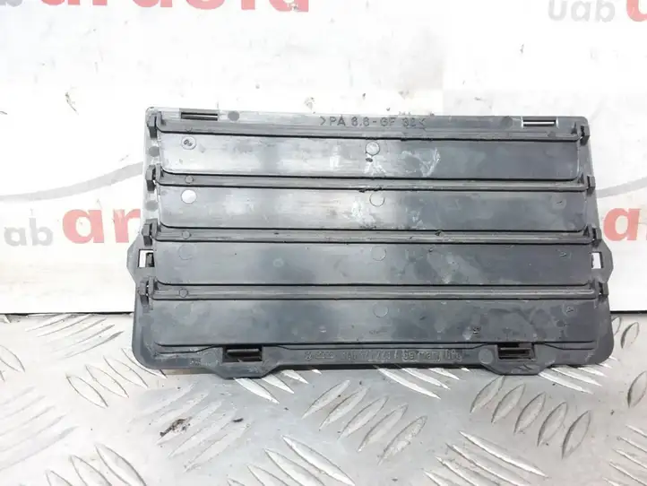 Volkswagen Touareg I (2002 - 2010) 8A0121223A Дефлектор воздуха — фото 1