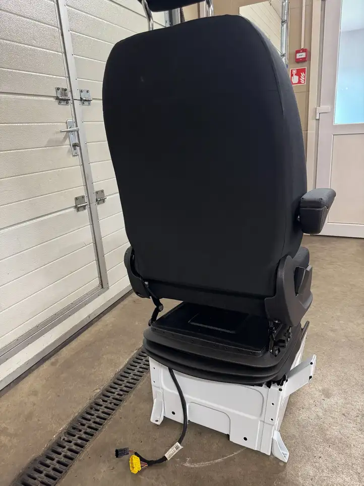 Mercedes-Benz Sprinter W907 W910 (2018 - ) A9078201600 Переднее сиденье водителя — фото 2