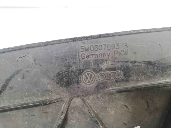 Volkswagen Golf Plus (2008 - 2014) 5M0807093B Нижняя панель радиатора — фото 3